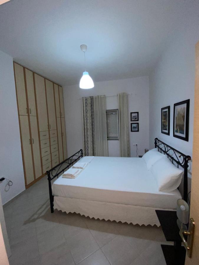 Lr Apartments Sarandë Buitenkant foto